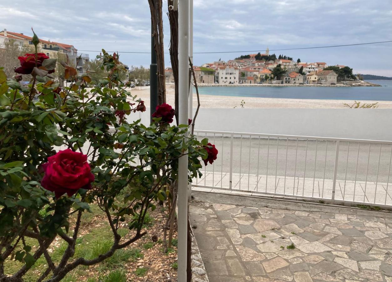 Rooms 22 - Beachfront Primošten Esterno foto