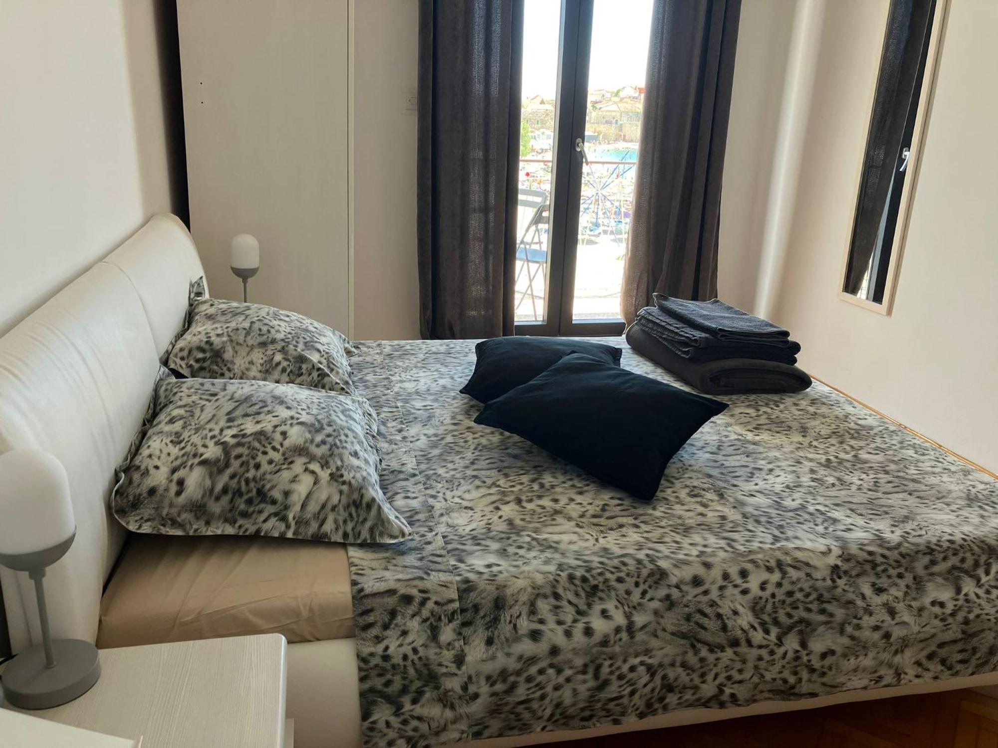 Rooms 22 - Beachfront Primošten Esterno foto