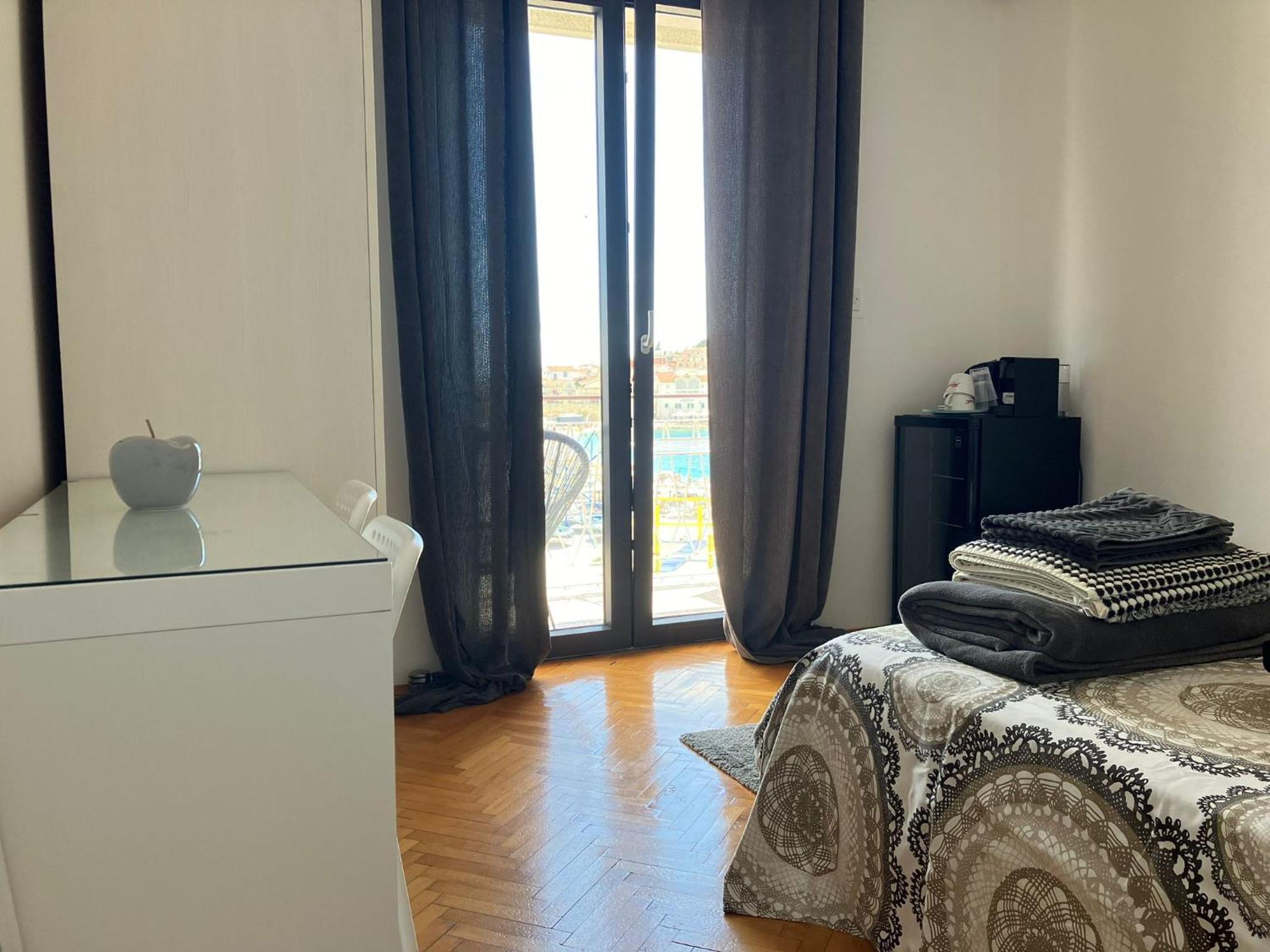 Rooms 22 - Beachfront Primošten Esterno foto